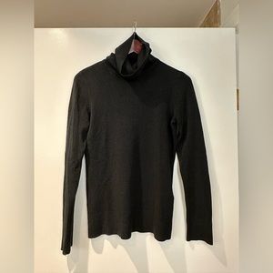 H&M black turtle neck sweater size M